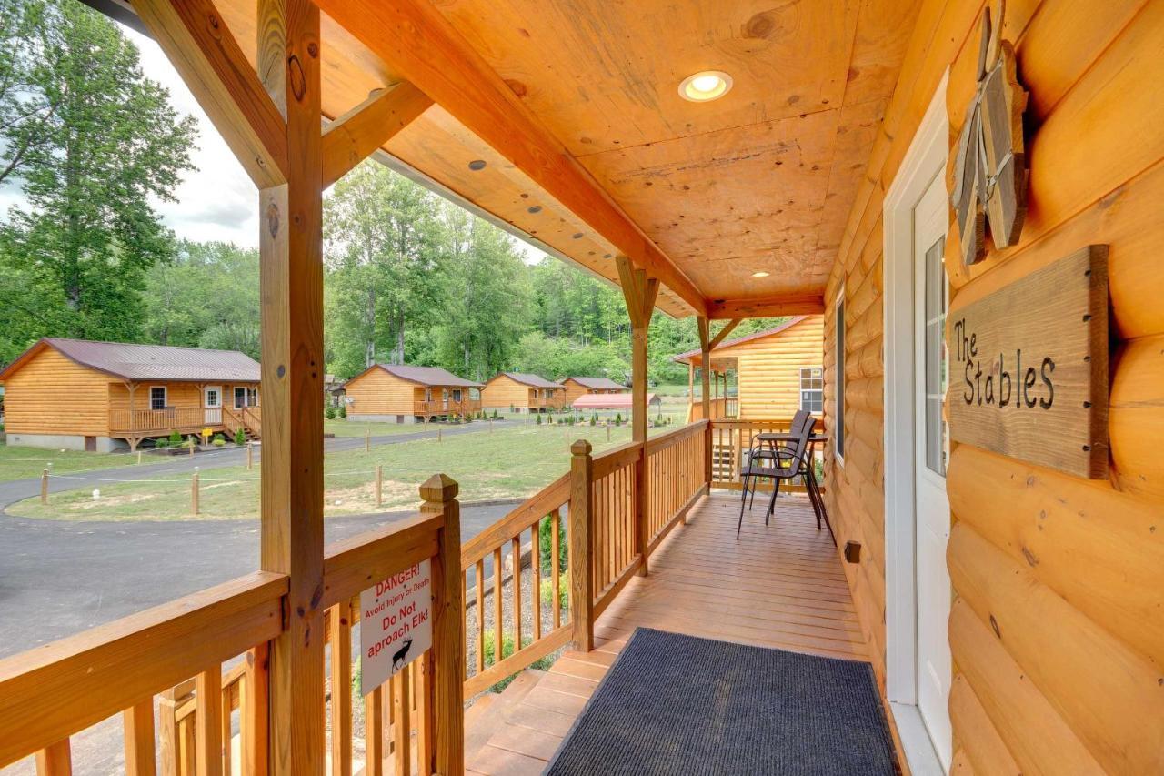 Cozy Bryson City Cabin On Tuck River With Fire Pit! エクステリア 写真