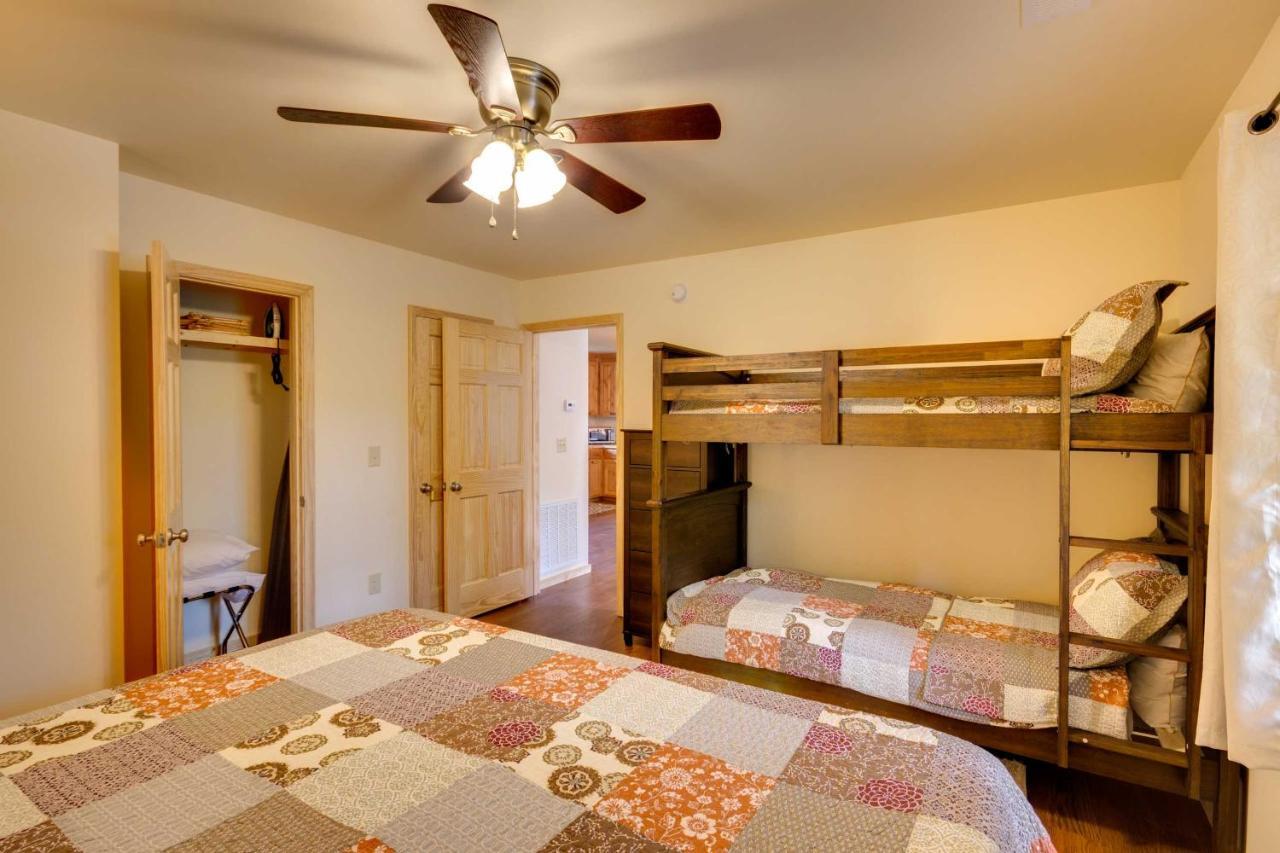 Cozy Bryson City Cabin On Tuck River With Fire Pit! エクステリア 写真
