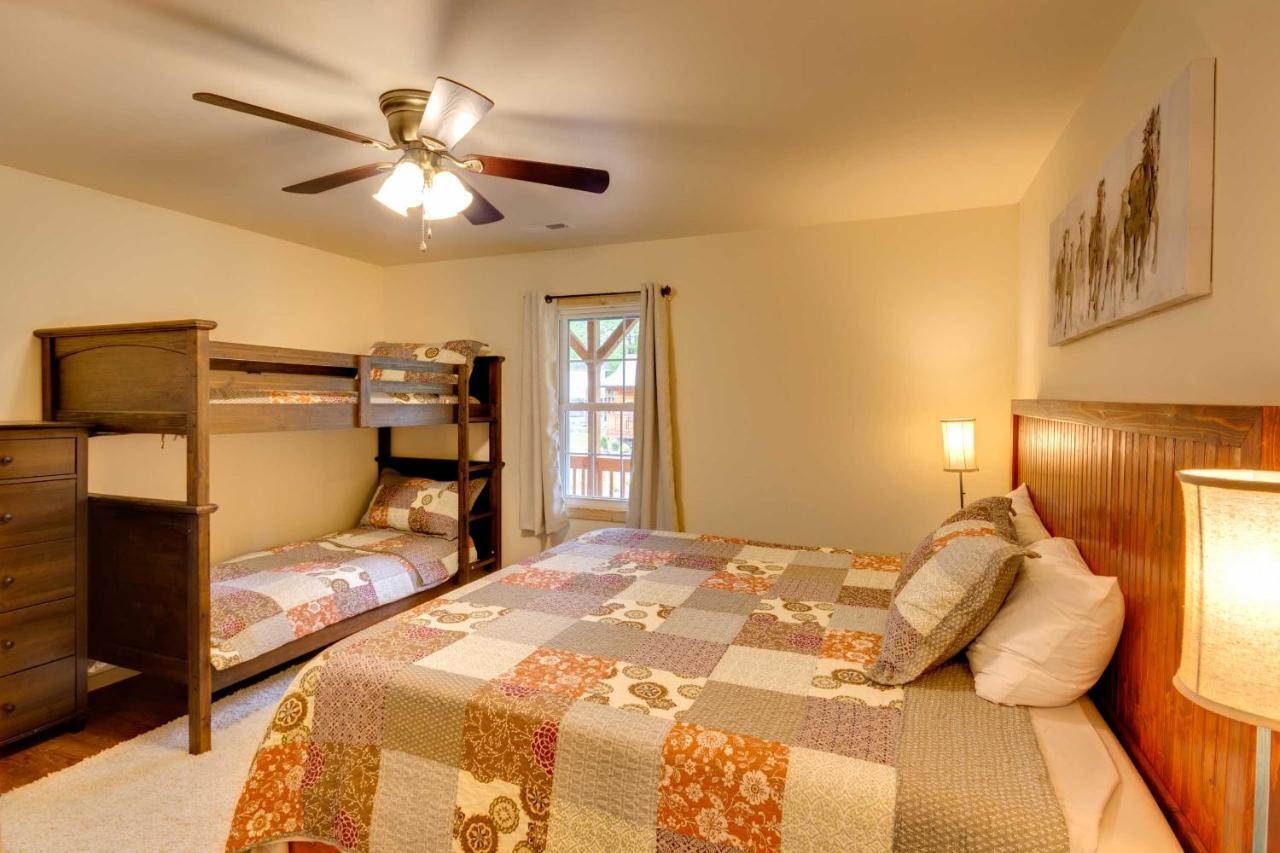 Cozy Bryson City Cabin On Tuck River With Fire Pit! エクステリア 写真