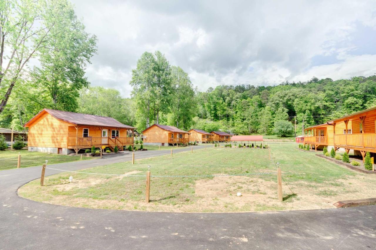 Cozy Bryson City Cabin On Tuck River With Fire Pit! エクステリア 写真